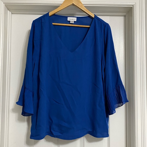 Women’s V-Neck Blouse Top - Picture 2 of 8